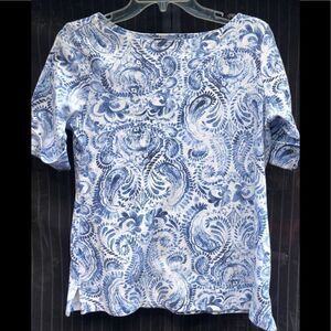 Karen Scott short sleeve paisley top . Cuffed sleeve.
